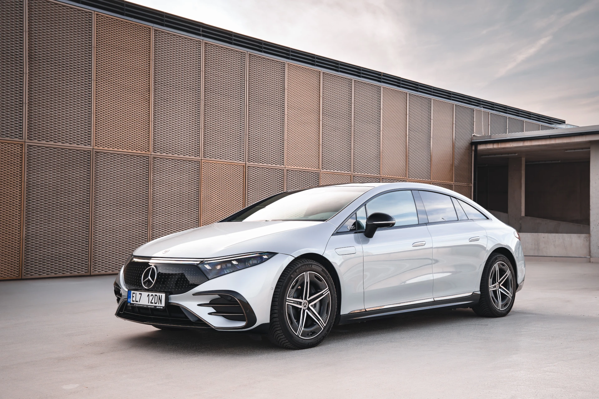 Luxusní vozy a zkušený řidič